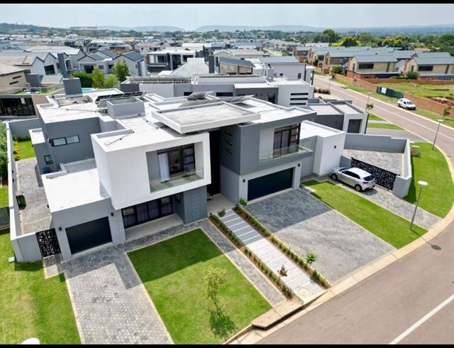 5 BEDROOM HOUSE FOR SALE IN SIX FOUNTAINS RESIDENTIAL ESTATE